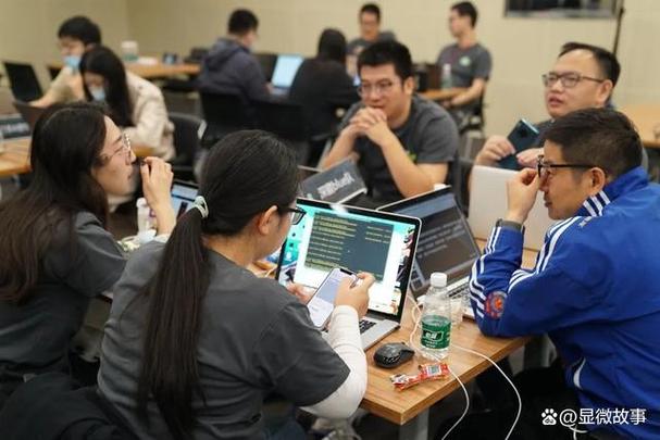 Java Socket多人聊天如何实现多用户通信？-图1