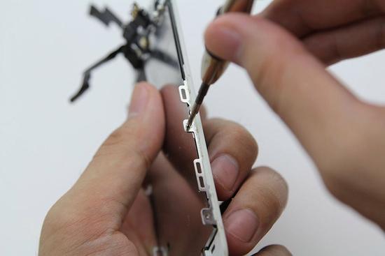 iPhone5s换外屏教程需要注意哪些细节？-图1