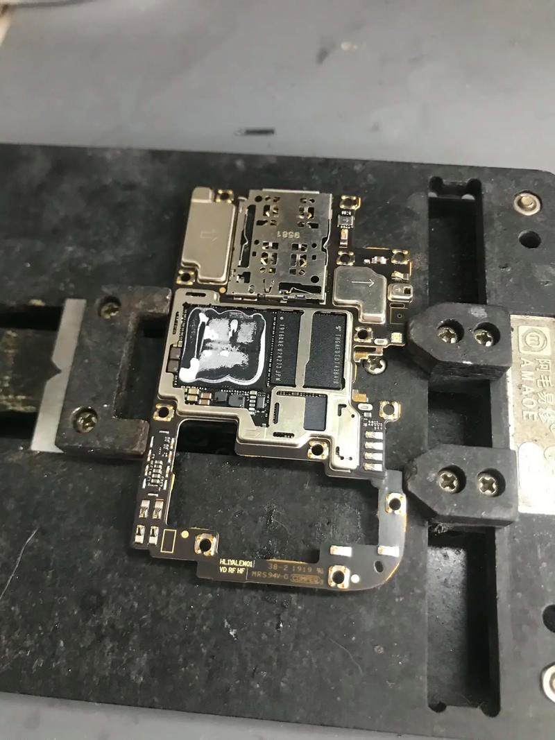 荣耀6plus拆机有哪些关键步骤?-图3 荣耀6plus拆机有哪些关键步骤?-图3