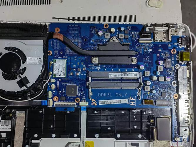 三星355v5c怎么拆机?-图2 三星355v5c怎么拆机?-图2