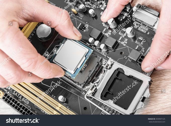 Java Socket服务器如何实现高效通信？-图1