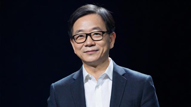 罗振宇的知识付费模式为何引发争议？