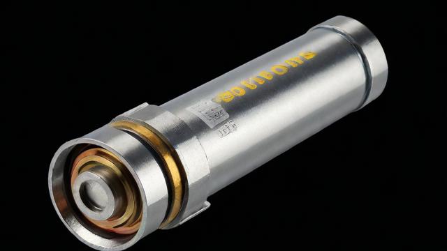 如何通过视频学习区分电容器的正负极?