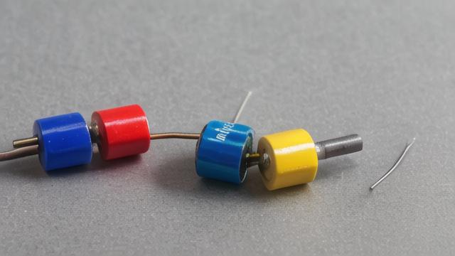如何正确给电解电容放电?看这个视频教程!