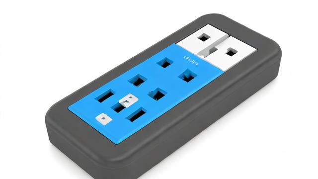 如何正确使用插座检查器以确保电气安全?