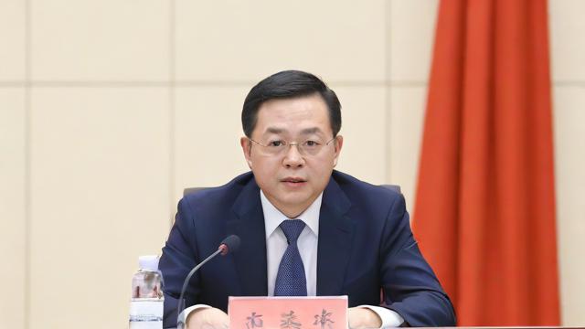 SD中心校长D的言论究竟传达了何种信息?