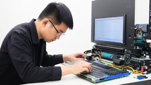液晶屏幕维修的费用大概是多少?